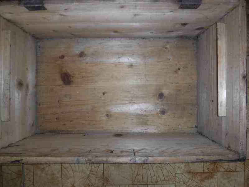 Starý dřevěný vojenský kufr - foto 5