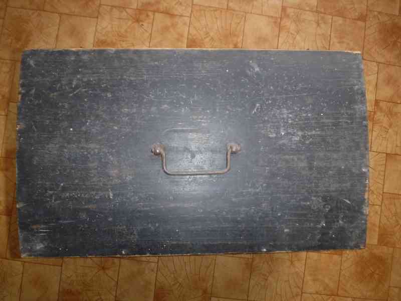 Starý dřevěný vojenský kufr - foto 2