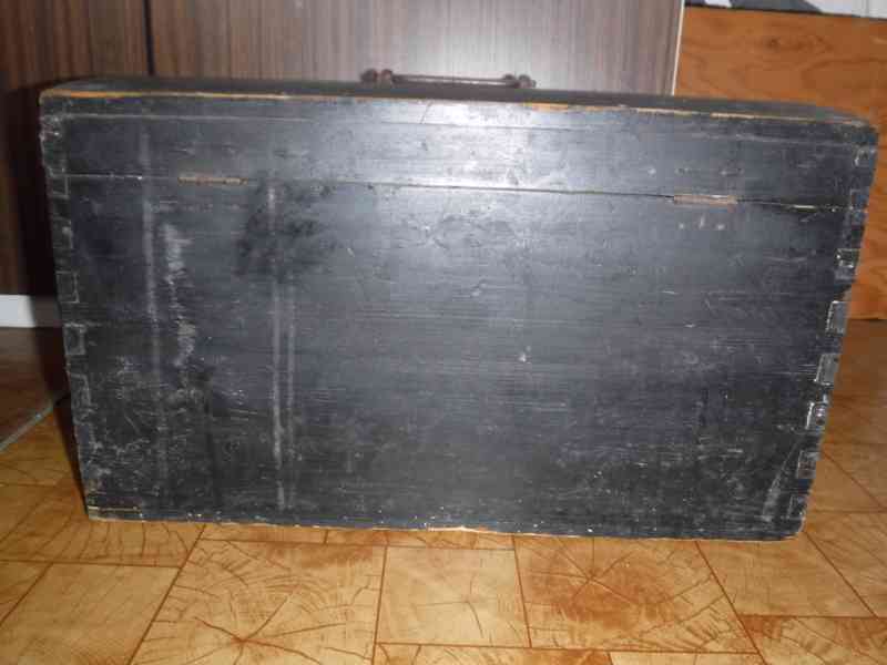 Starý dřevěný vojenský kufr - foto 3