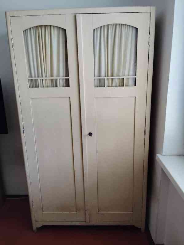 Staré skříně po prababičce - foto 3