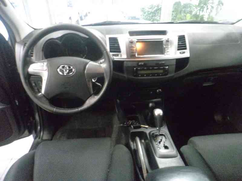 Toyota Hilux 3,0 D4D Double Cab Comfort 4x4 Aut. 126kw - foto 3