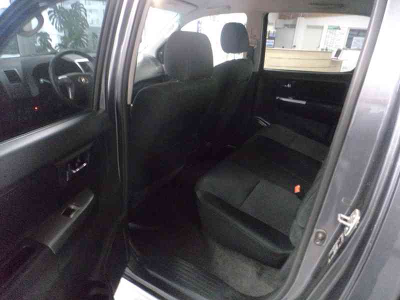 Toyota Hilux 3,0 D4D Double Cab Comfort 4x4 Aut. 126kw - foto 13