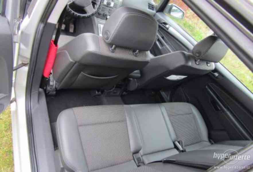 Opel Zafira 1.9 CDTi - foto 7
