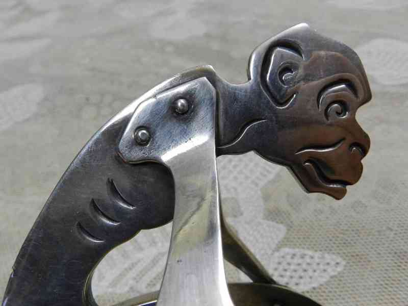 Zajímavý tepaný Popelník Miska na doutníky Opice  - foto 4