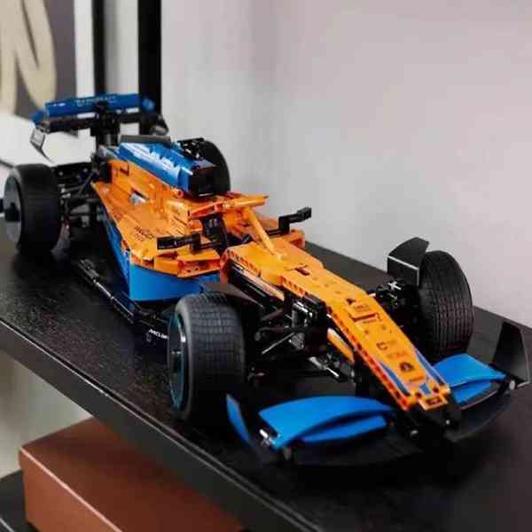 Nová stavebnice vozu F1 McLaren    1:8 - foto 3