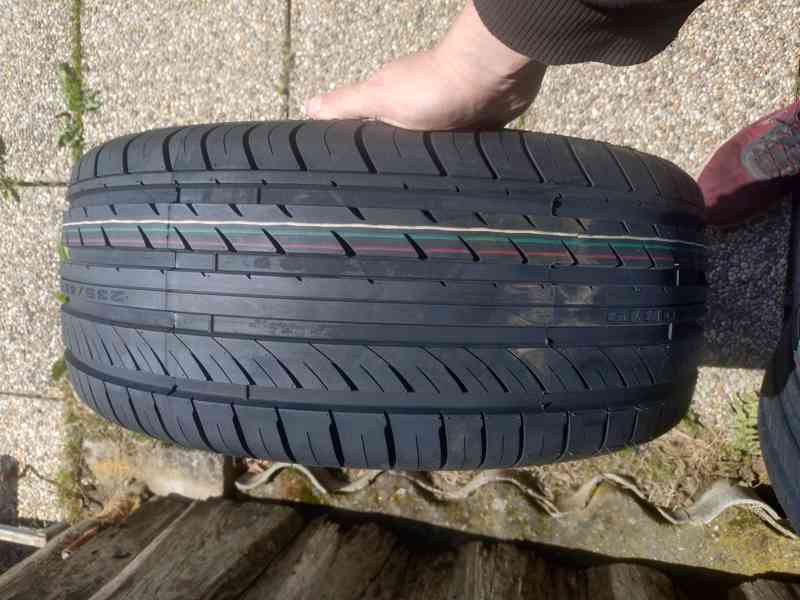 Nove pneu :235/40 R19 LOSF 96W SF888 - foto 5