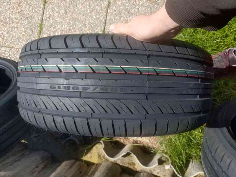 Nove pneu :235/40 R19 LOSF 96W SF888 - foto 6