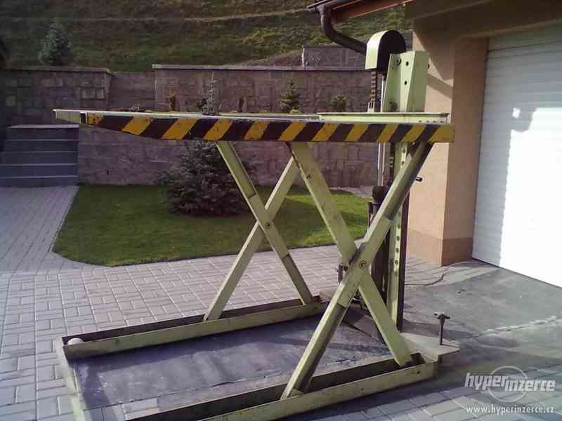 Prodám pojízdný nůžkový zvedák - foto 3