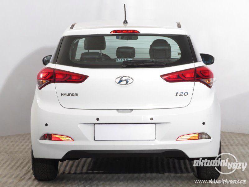 Hyundai i20 1.2, benzín, r.v. 2015, kůže - foto 8
