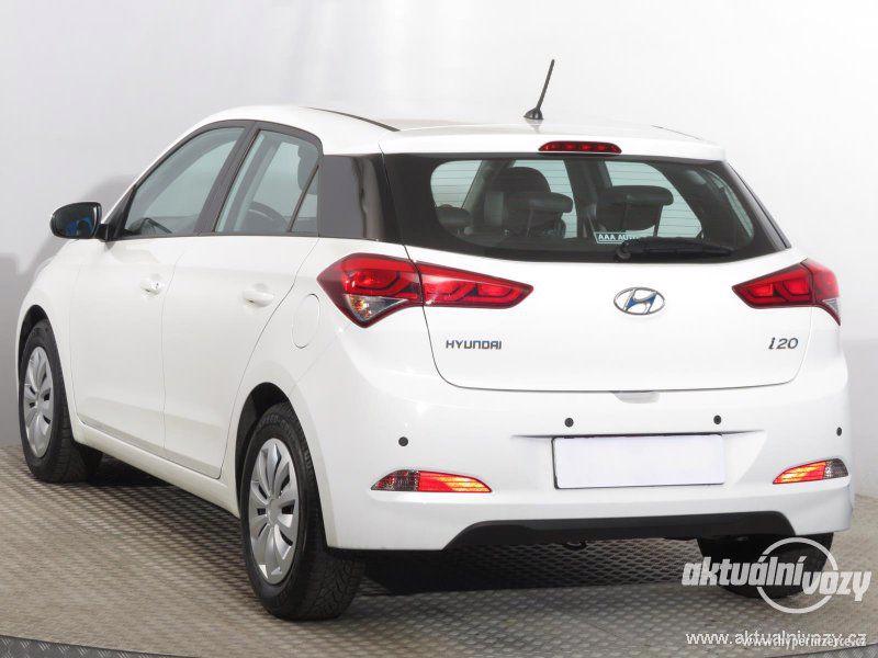 Hyundai i20 1.2, benzín, r.v. 2015, kůže - foto 13