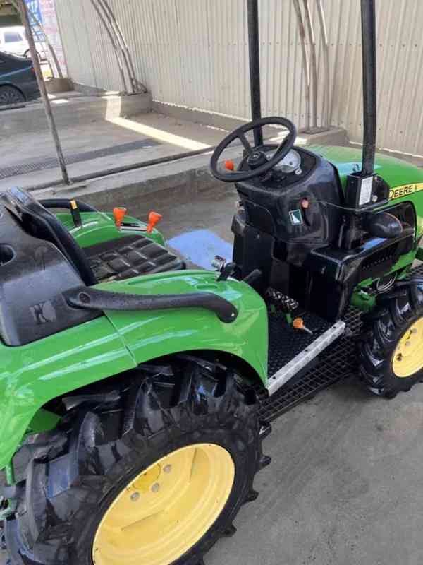 Traktor John Deer C 20 - foto 6