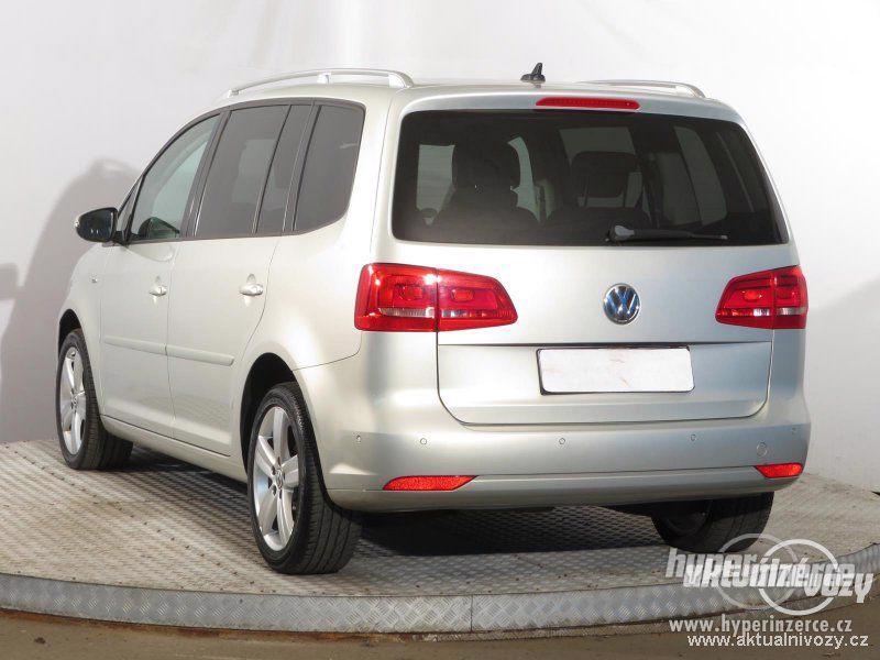 Volkswagen Touran 2.0, nafta, r.v. 2013 - foto 16