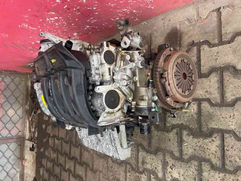 Motor 1,4 16V K4J C750 70KW Renault Megane komplet - foto 3
