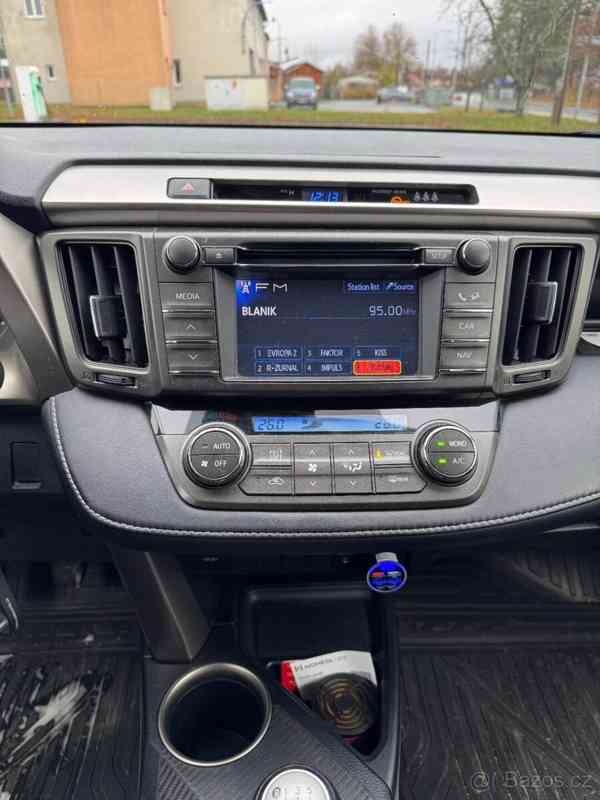 Toyota RAV4 2,2   D 110kW 4x4 ČR PŮVOD - - foto 12