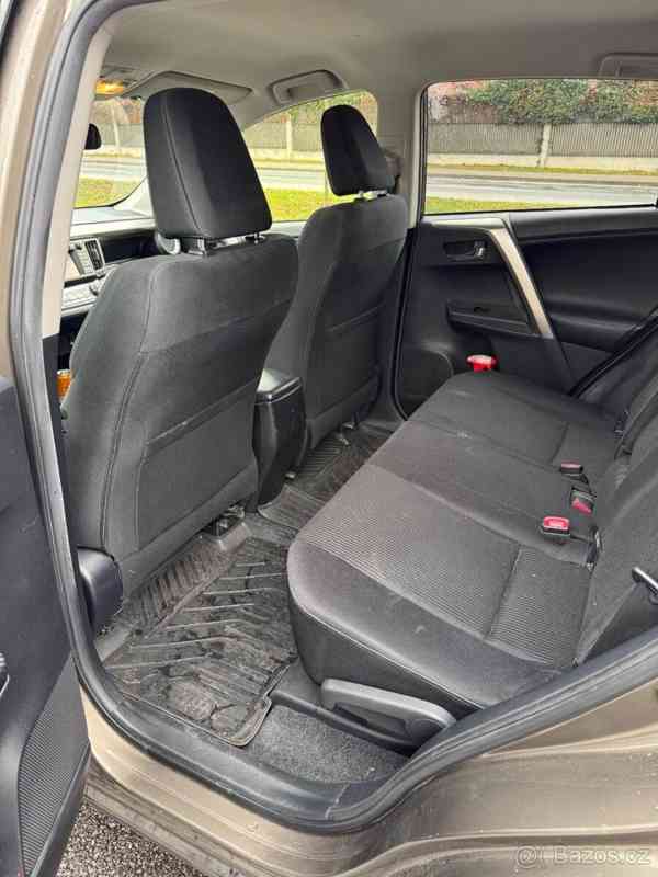 Toyota RAV4 2,2   D 110kW 4x4 ČR PŮVOD - - foto 13
