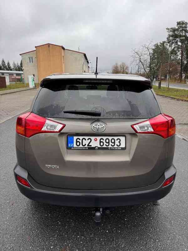 Toyota RAV4 2,2   D 110kW 4x4 ČR PŮVOD - - foto 8