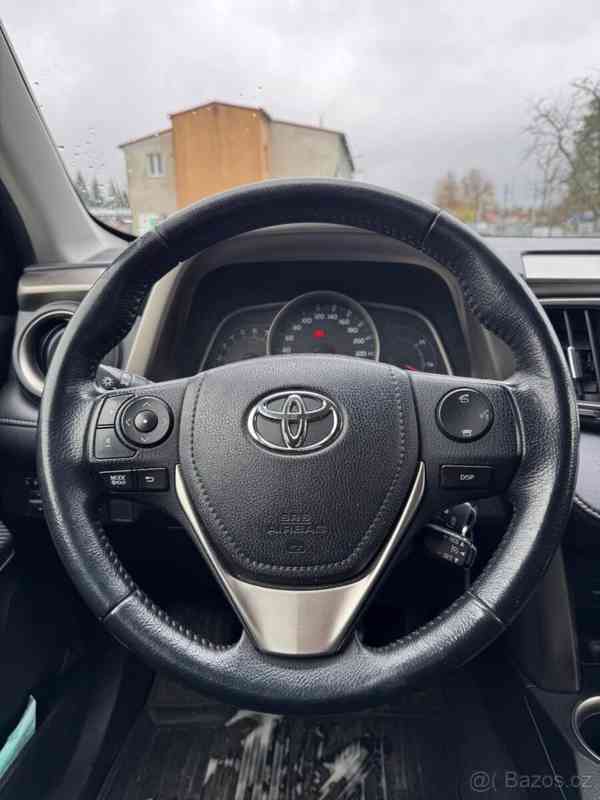 Toyota RAV4 2,2   D 110kW 4x4 ČR PŮVOD - - foto 11