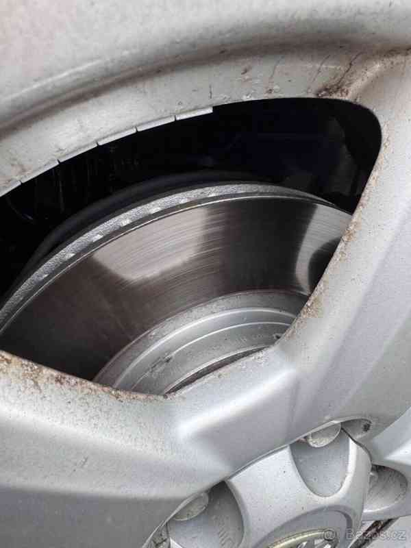 Toyota RAV4 2,2   D 110kW 4x4 ČR PŮVOD - - foto 5