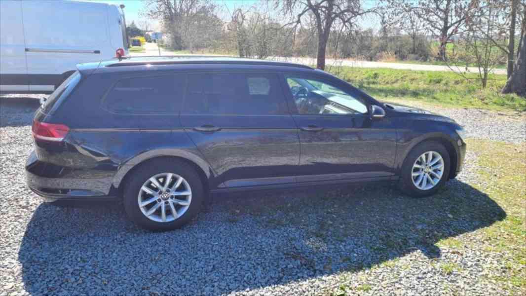 Volkswagen Passat 2,0 - foto 18