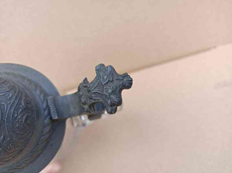 Starý korbel s trikolorou - 1republika  - foto 12