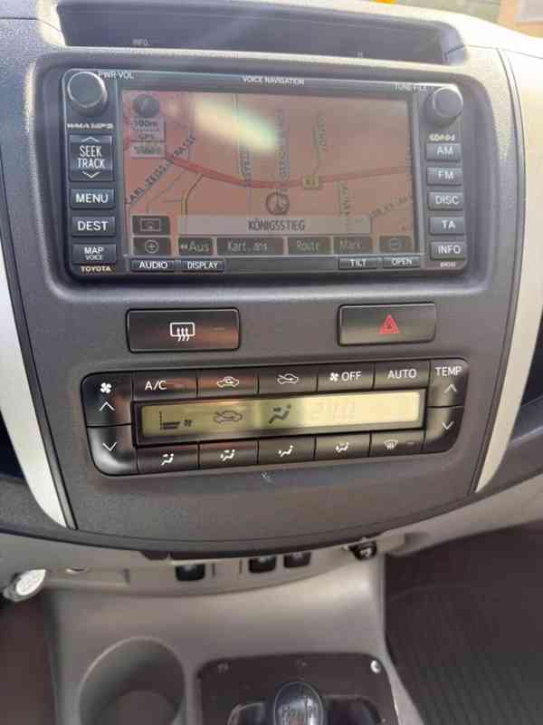 Toyota Hilux 3,0 D4D Double Cab Executive Aut. 126kw - foto 19