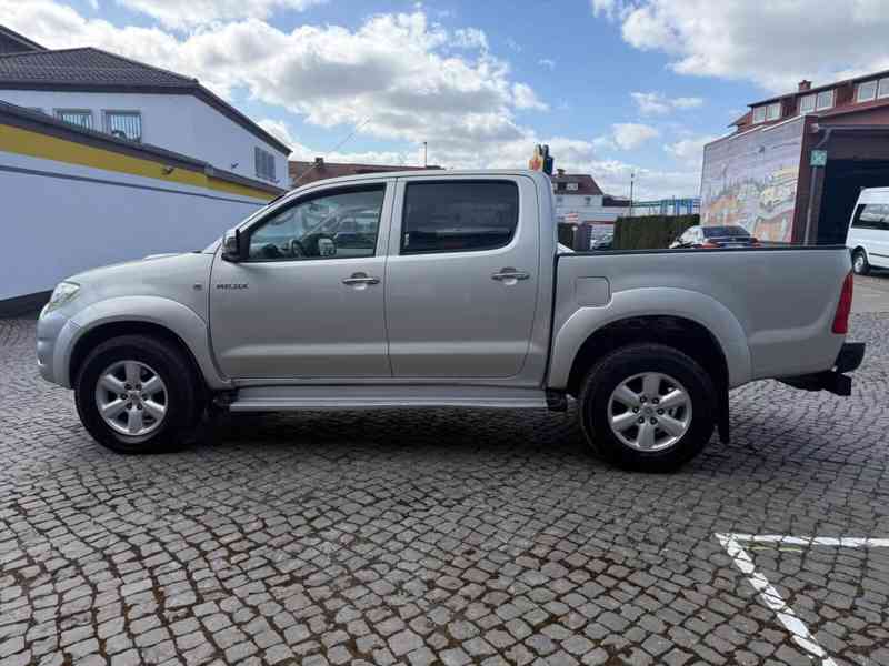 Toyota Hilux 3,0 D4D Double Cab Executive Aut. 126kw - foto 11