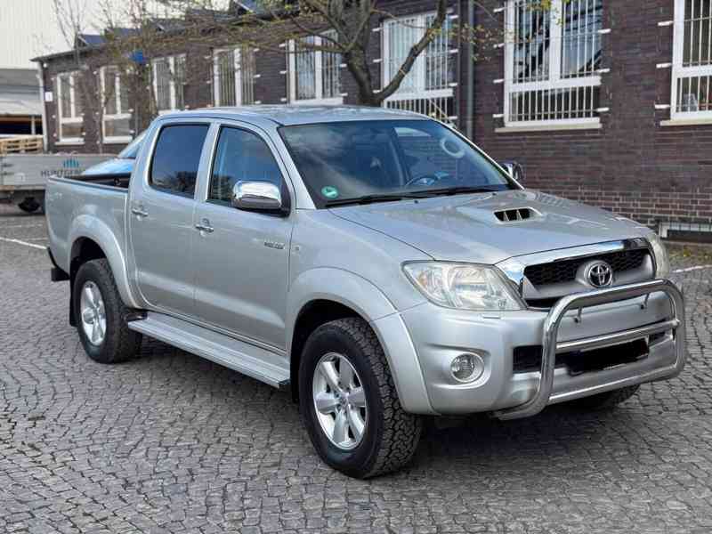 Toyota Hilux 3,0 D4D Double Cab Executive Aut. 126kw - foto 16