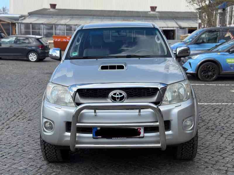 Toyota Hilux 3,0 D4D Double Cab Executive Aut. 126kw - foto 4