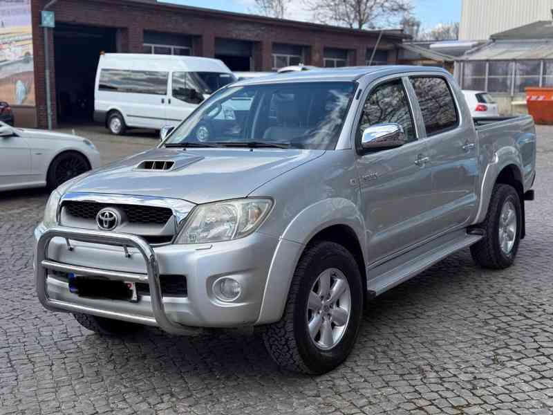 Toyota Hilux 3,0 D4D Double Cab Executive Aut. 126kw - foto 1