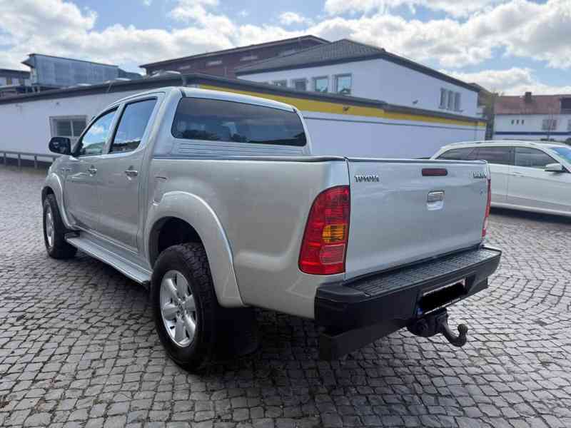 Toyota Hilux 3,0 D4D Double Cab Executive Aut. 126kw - foto 13