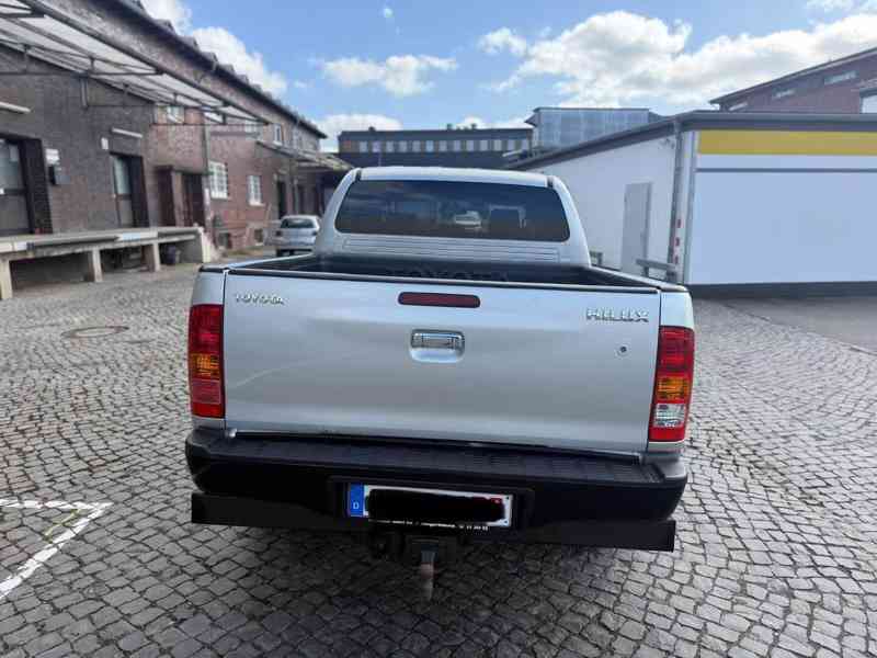 Toyota Hilux 3,0 D4D Double Cab Executive Aut. 126kw - foto 10