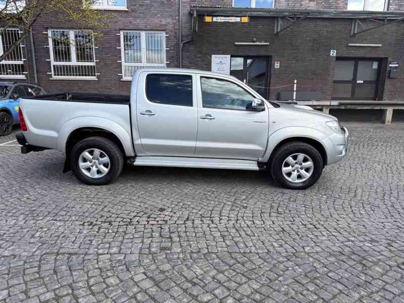 Toyota Hilux 3,0 D4D Double Cab Executive Aut. 126kw - foto 22