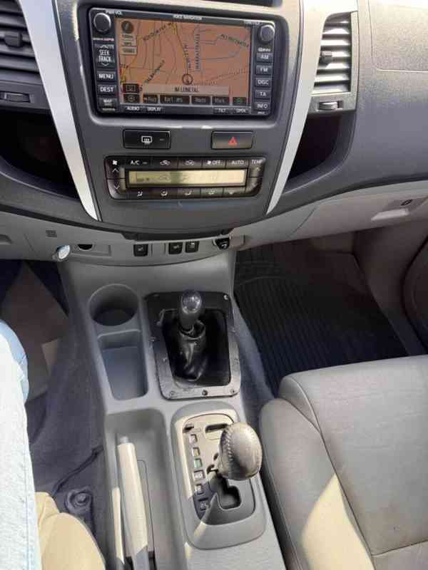 Toyota Hilux 3,0 D4D Double Cab Executive Aut. 126kw - foto 20