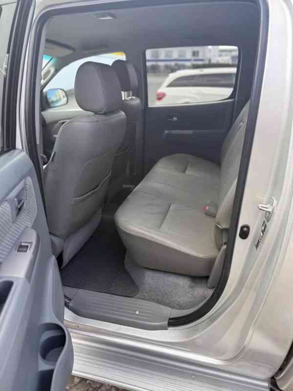 Toyota Hilux 3,0 D4D Double Cab Executive Aut. 126kw - foto 15