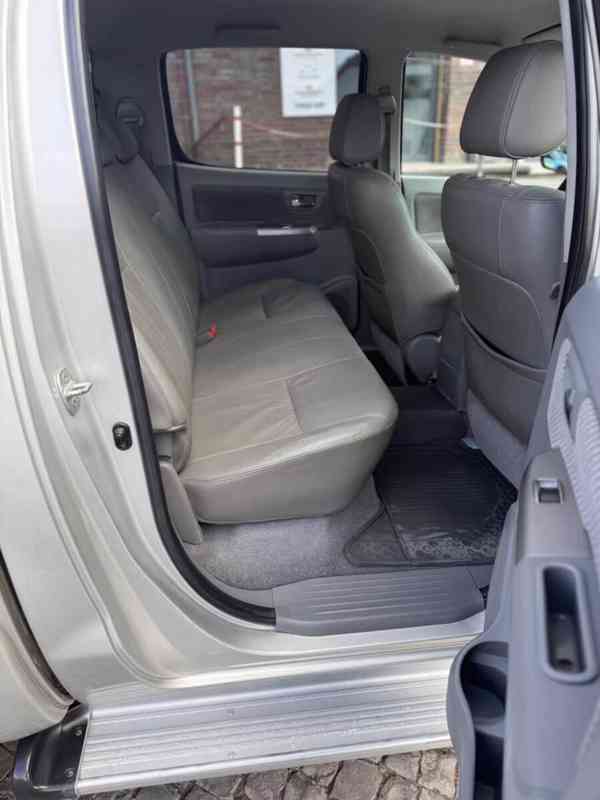Toyota Hilux 3,0 D4D Double Cab Executive Aut. 126kw - foto 14