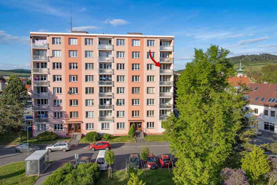 Světlý byt 3+1 s lodžií a panoramatickým výhledem v Sušici - foto 27