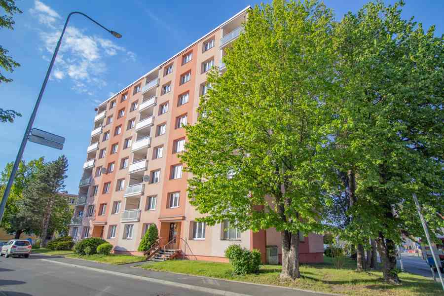 Světlý byt 3+1 s lodžií a panoramatickým výhledem v Sušici - foto 26