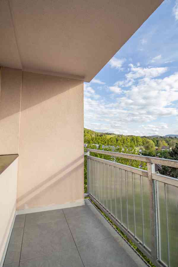 Světlý byt 3+1 s lodžií a panoramatickým výhledem v Sušici - foto 14