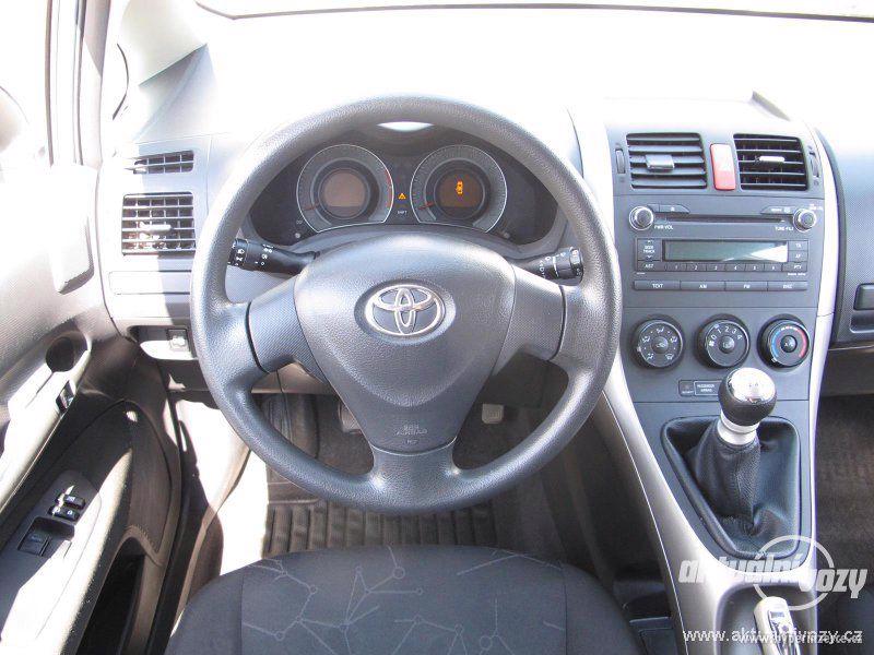 Toyota Auris 1.3, benzín, r.v. 2009 - foto 11