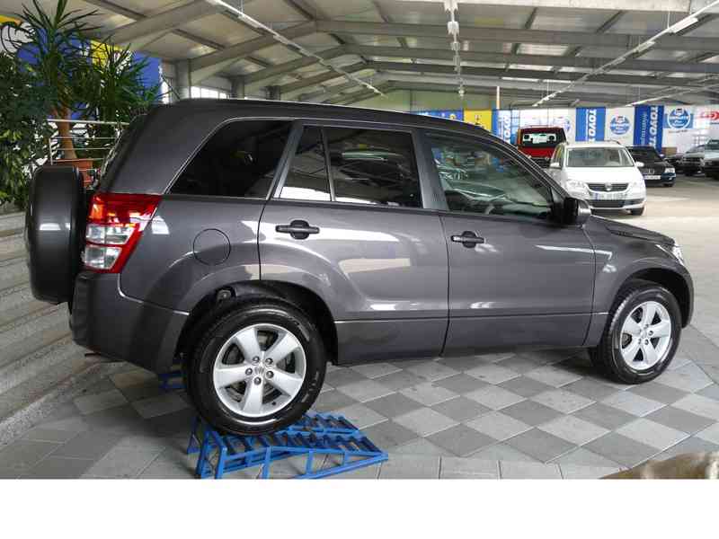 Suzuki Grand Vitara 2.4i Club 4x4 benzín 124kw - foto 5