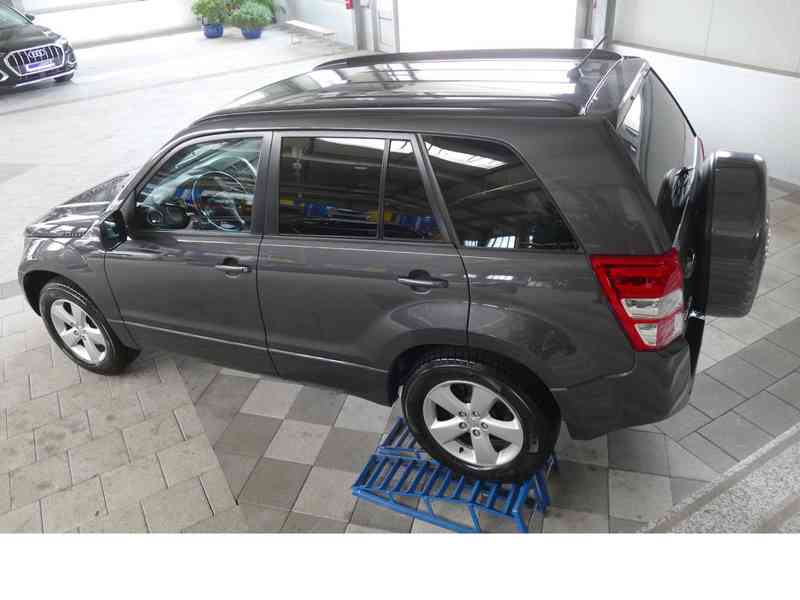 Suzuki Grand Vitara 2.4i Club 4x4 benzín 124kw - foto 6