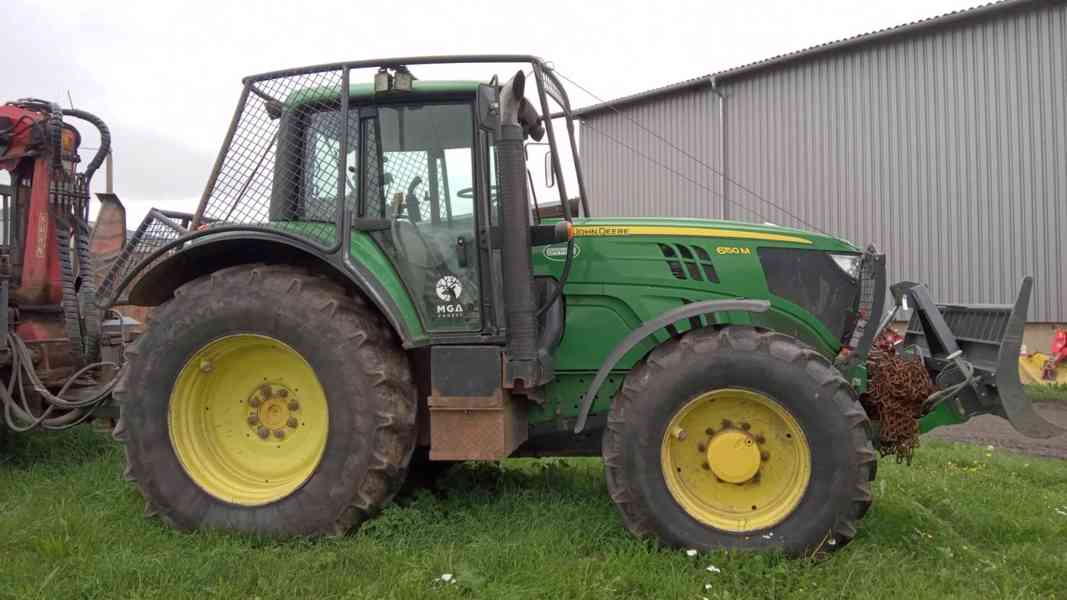 Traktor John deere 650M s vyvážečkou - foto 4
