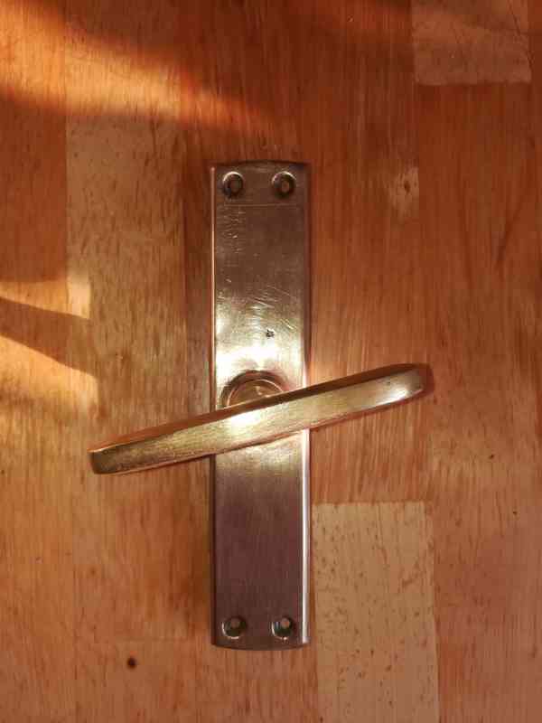 Mosazné kliky na okna a dveře - foto 4