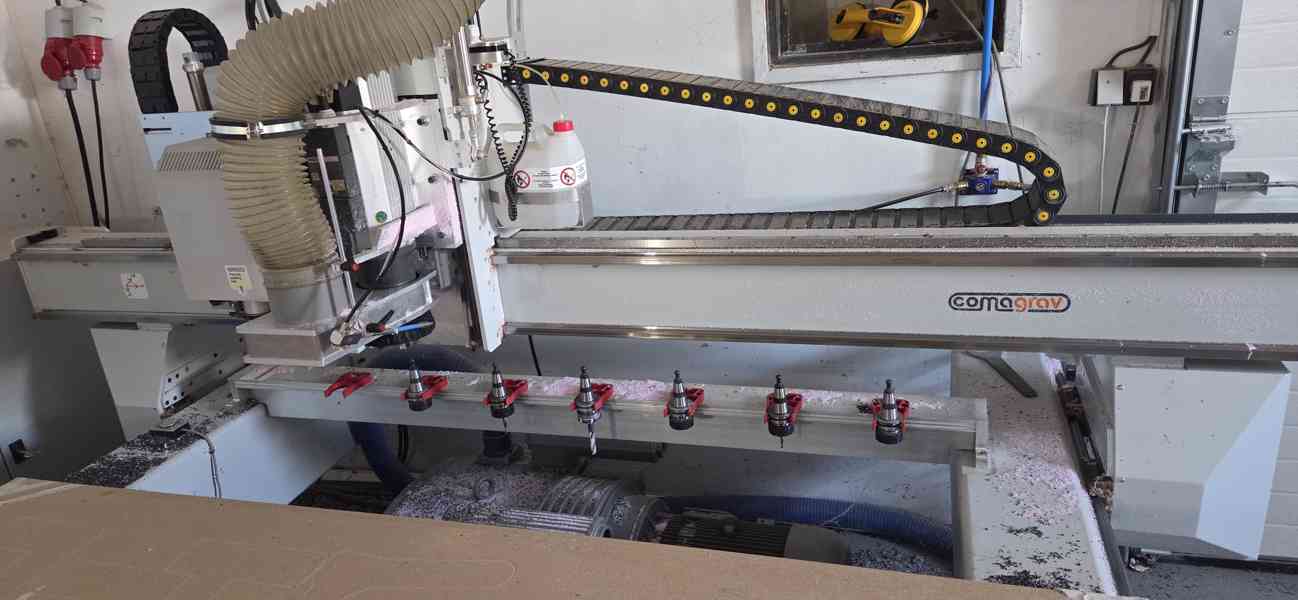 Velkoplošný CNC frézovací a řezací router zn.Comagrav - foto 2