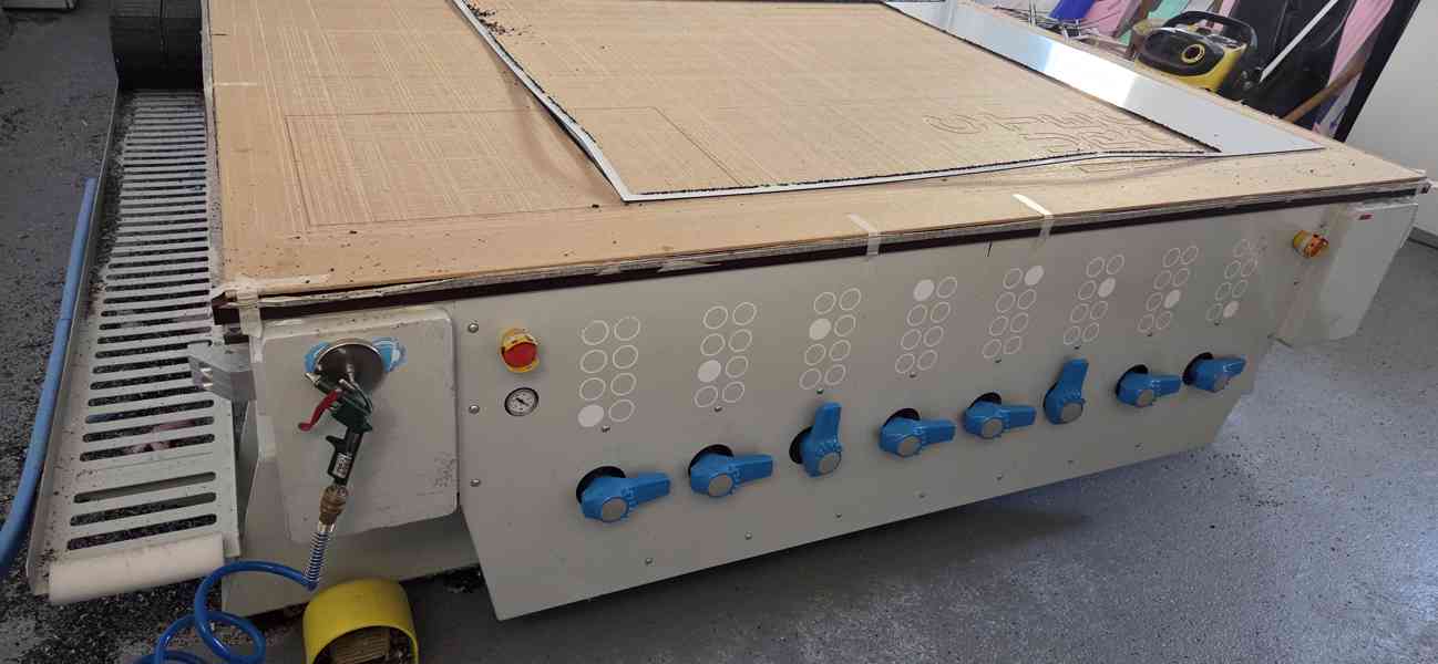 Velkoplošný CNC frézovací a řezací router zn.Comagrav - foto 5