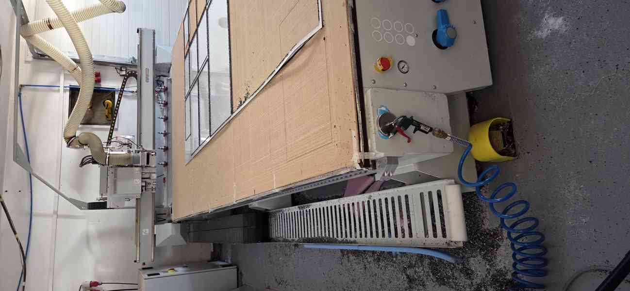 Velkoplošný CNC frézovací a řezací router zn.Comagrav - foto 4