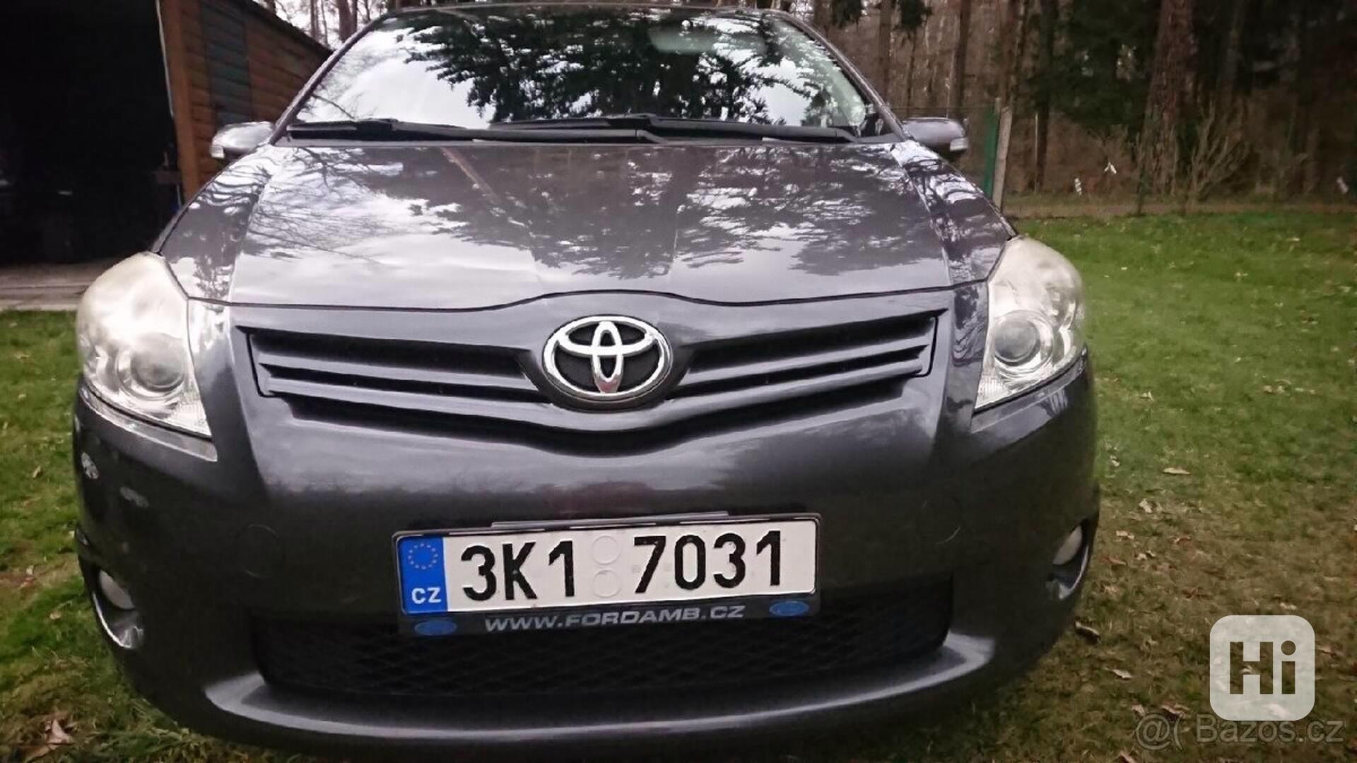 Toyota Auris 1,6   Valvematic, rok 2011 - foto 1