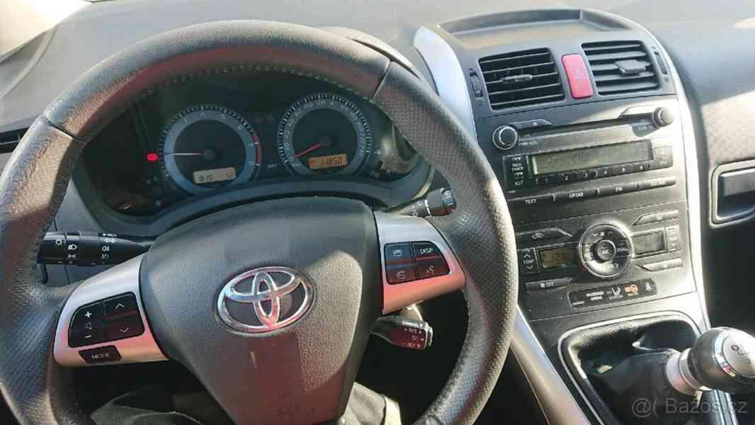Toyota Auris 1,6   Valvematic, rok 2011 - foto 13