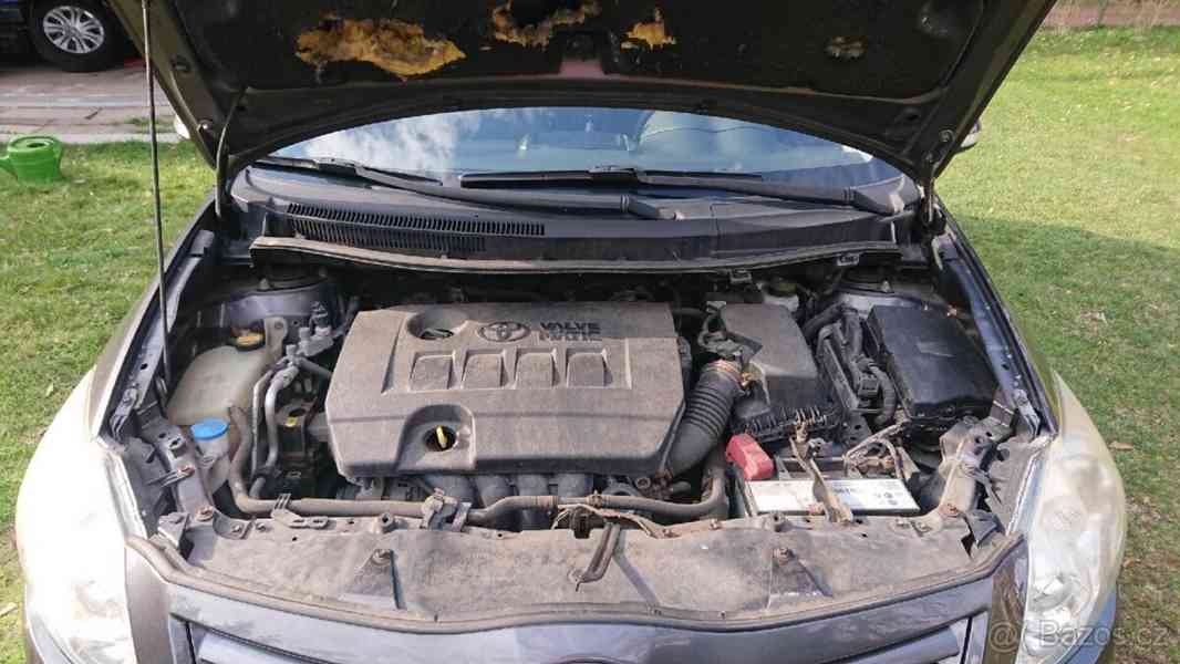 Toyota Auris 1,6   Valvematic, rok 2011 - foto 20