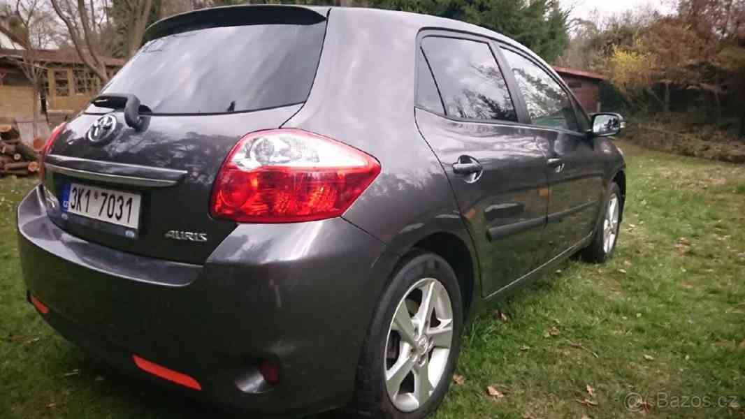 Toyota Auris 1,6   Valvematic, rok 2011 - foto 6